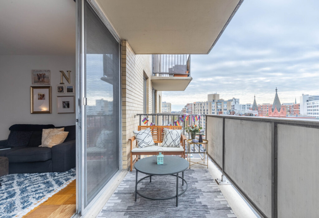 balcony 2